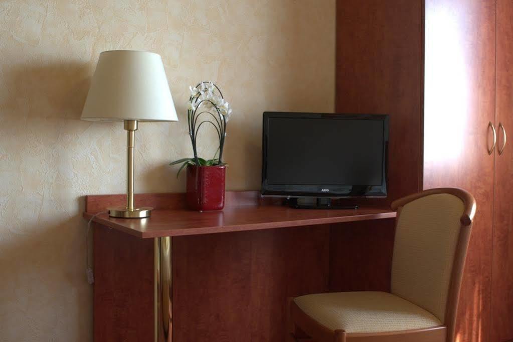 Hotel Restaurant Lenhsen Elmpt Екстер'єр фото