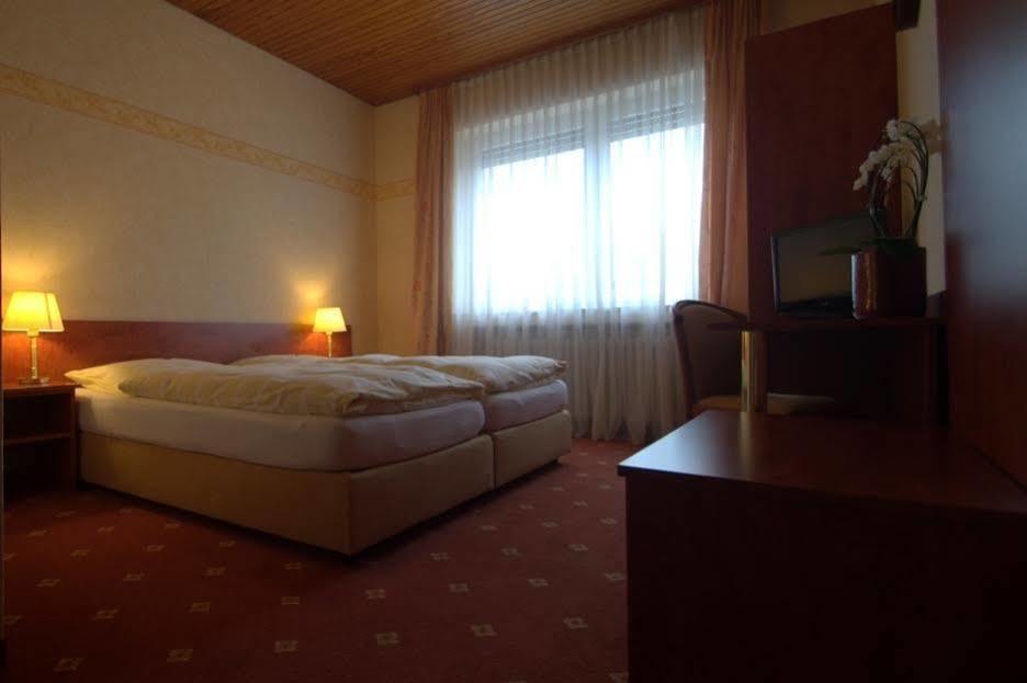 Hotel Restaurant Lenhsen Elmpt Екстер'єр фото