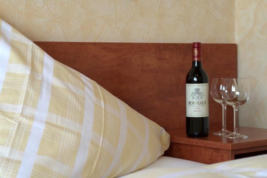 Hotel Restaurant Lenhsen Elmpt Екстер'єр фото