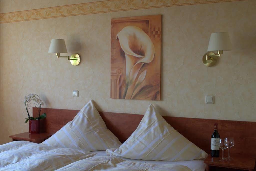 Hotel Restaurant Lenhsen Elmpt Екстер'єр фото